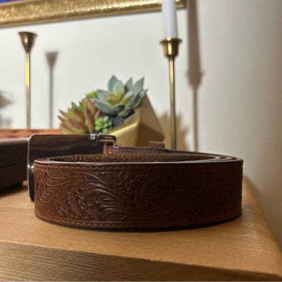 Tony Lama Navajo Spirit Belt Tooled Leather Western USA Brown Women's Size 34 - Picture 4 of 7